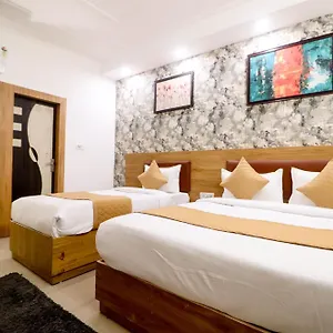 *** Hotel Delhi Airport India